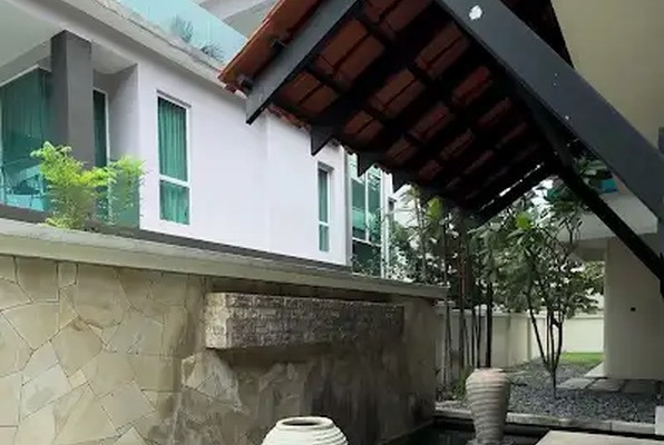 Embassy Row | Spacious Bungalow photo 11
