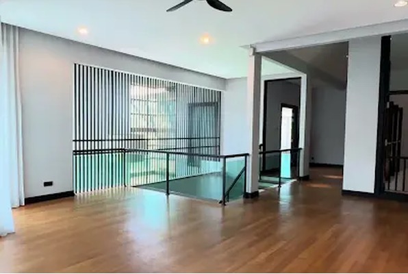 Embassy Row | Spacious Bungalow photo 2
